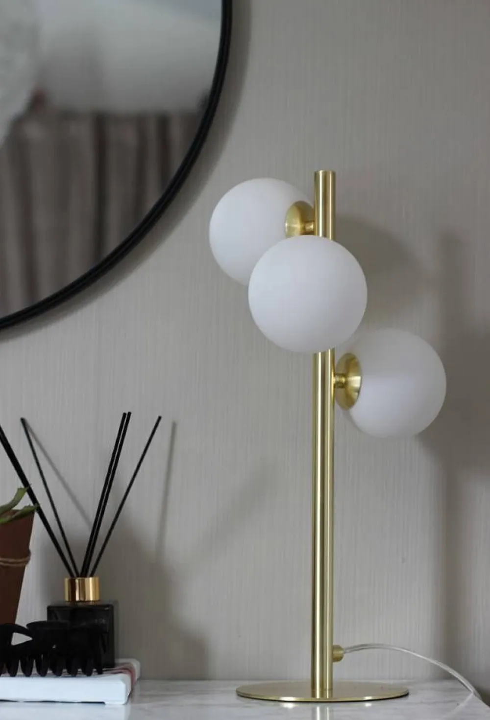 Sisustusvalaisimet|Aneta Lighting pöytävalaisin Molekyl 3-os. mattamessinki