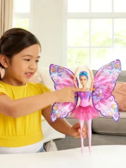 Barbie Nuket Ja Kotileikki|perhostanssija