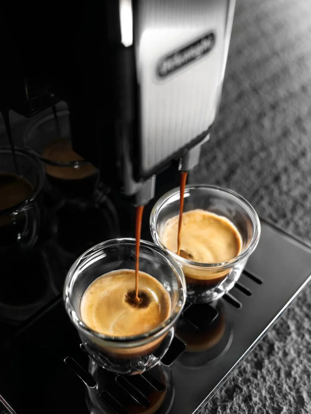 kahviautomaatti Maestosa musta>DeLonghi