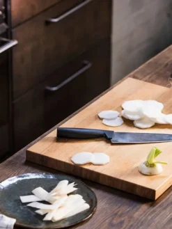 Fiskars Veitset Ja Leikkuulaudat|Hard Edge kokkiveitsi