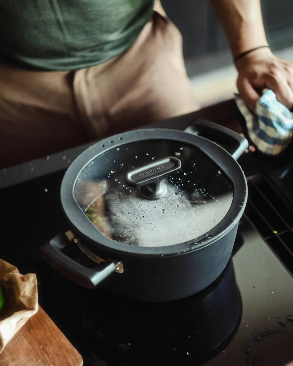 Fiskars Keittoastiat|Hard Face kattila 3,5 l kannella
