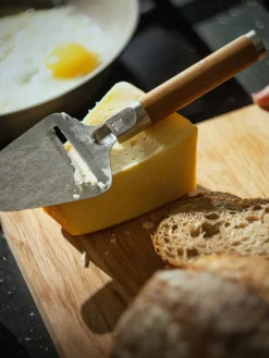 Fiskars Keittiötarvikkeet|Norden juustohöylä kovalle juustolle