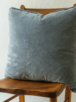 IB Laursen Sisustustekstiilit|tyynynpäällinen sametti dusty blue
