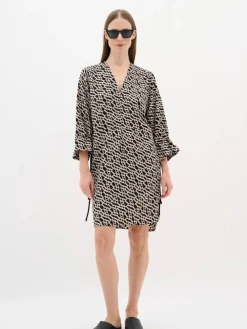 InWear Vapaa-Ajan Mekot|mekko Yoline 303849 Musta / Beige