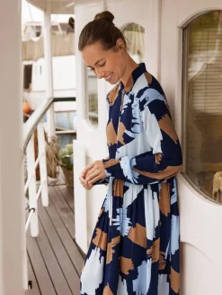 mekko Nejane><noscript><img width=