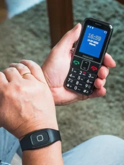 Maxcom Kuulokkeet Ja Puhelintarvikkeet|matkapuhelin MM735BB SOS-turvarannekkeella