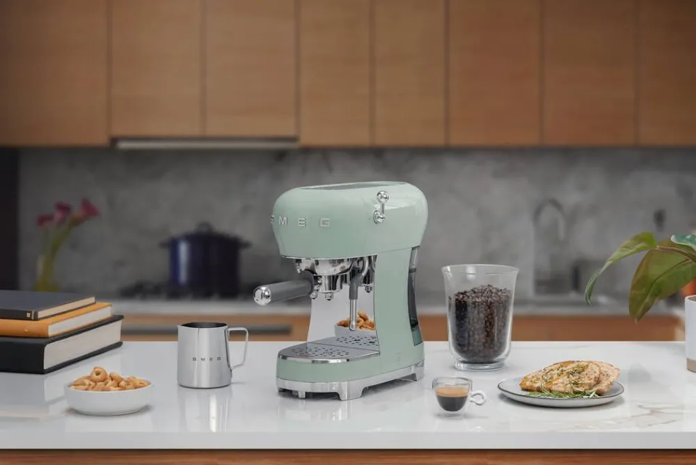 espressokeitin ECF02PGEU pastellinvihreä>Smeg Outlet
