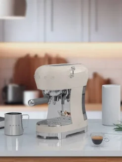 Smeg Kahvi Ja Kuumat Juomat|espressokone ECF02CREU kerma