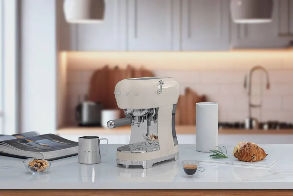 Smeg Kahvi Ja Kuumat Juomat|espressokone ECF02CREU kerma