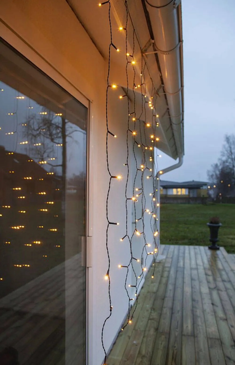 valoverho Golden Warm White 80 LED musta 1,3x1,>Star Trading Clearance