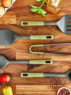 Tefal Keittiötarvikkeet|paistolasta leikkuureunalla Essential 2in1