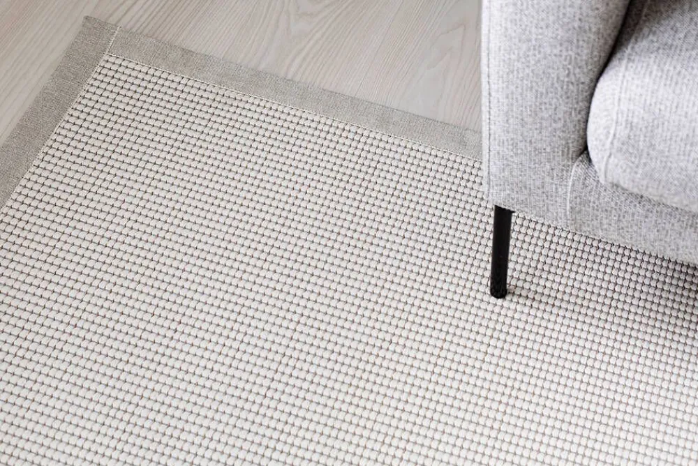 VM-Carpet Keskilattiamatot|Lyyra 52 valkoinen 200*300 cm, kantti 1
