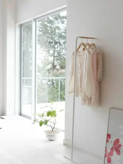 Yamazaki Kylpyhuoneen Säilytys|Hyllyt Ja Telineet|Vaateteline Tower Slim valkoinen